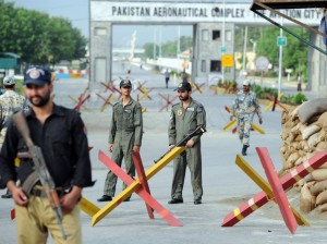 Anti-terrorist blockade Photo: Aamir Qureshi / AFP
